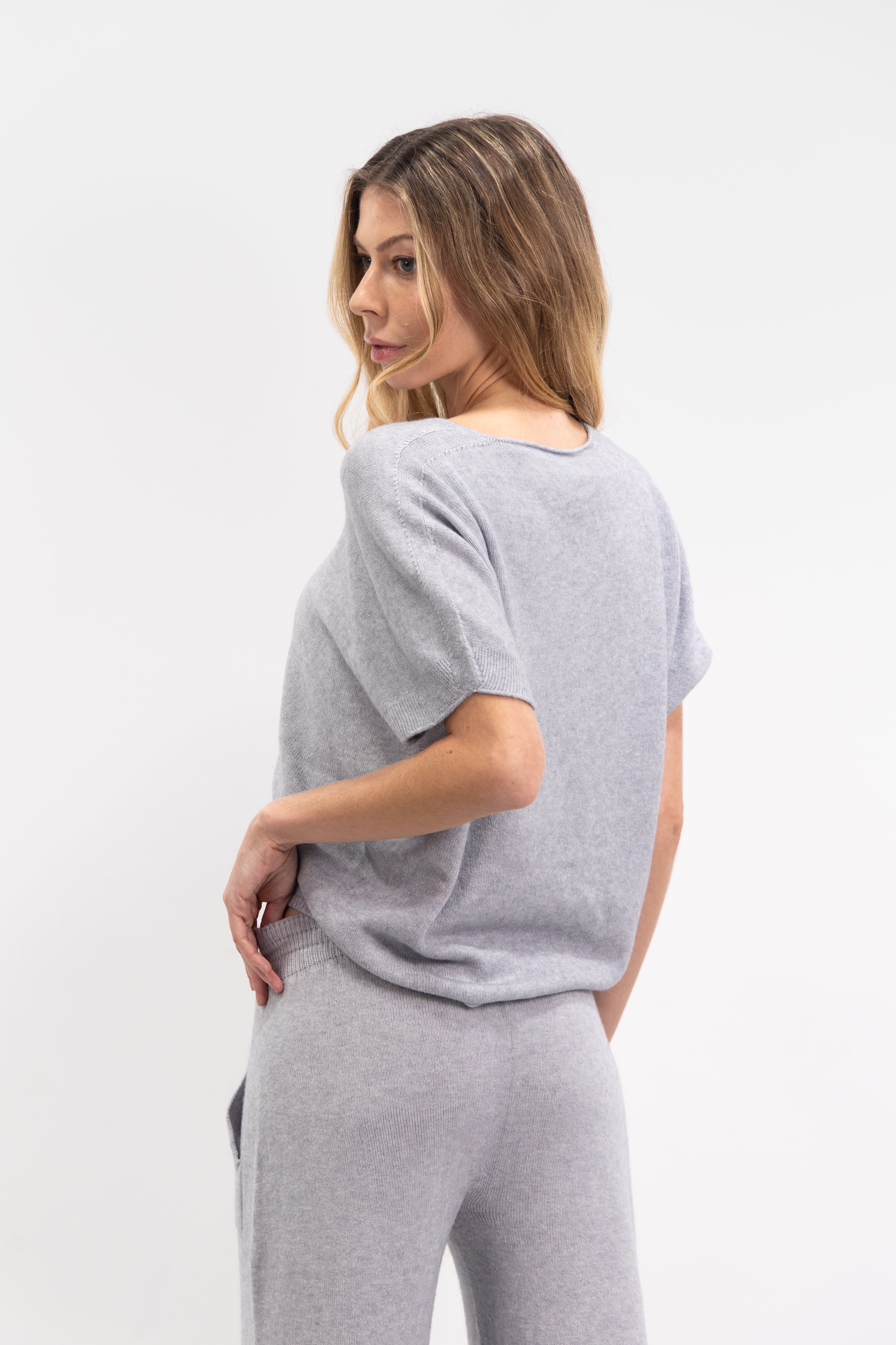 Pull col v manches courtes