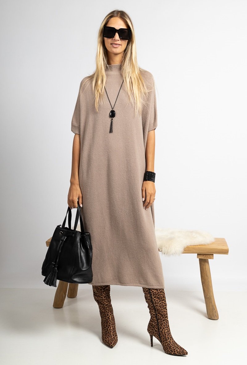 ROBE PULL OVERSIZE SANS COUTURE