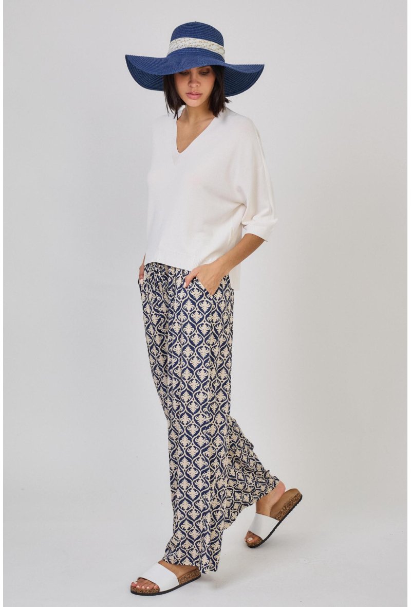 OUTFIT PULL LÉGER SANS COUTURE ET PANTALON IMPRIMÉ